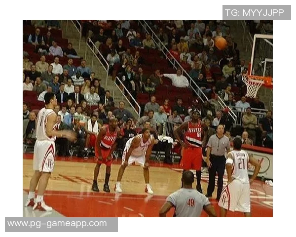 姚明绝杀投篮瞬间再现篮球传奇时刻震撼全场观众的热血回忆