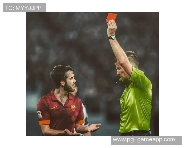 友谊赛激战：多特蒙德绝杀那不勒斯引发争议判罚全场沸腾