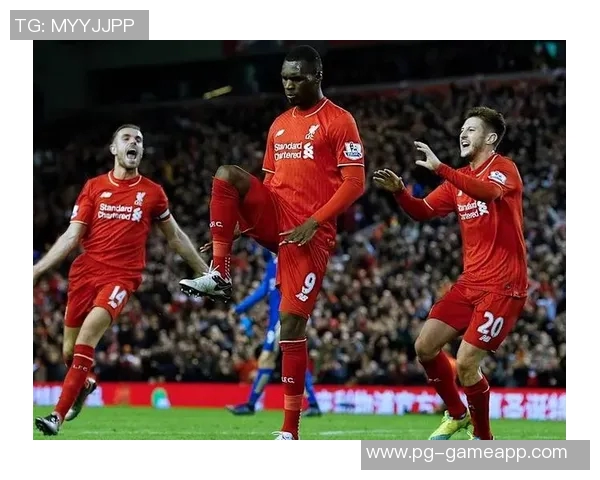 欧冠经典对决利物浦逆转曼联绝杀瞬间引发争议判罚热议 欧冠经典对决利物浦逆转曼联绝杀瞬间引发争议判罚热议