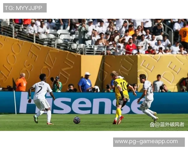 西甲激战皇马小胜AC米兰帽子戏法点燃全场激情 西甲激战皇马小胜AC米兰帽子戏法点燃全场激情